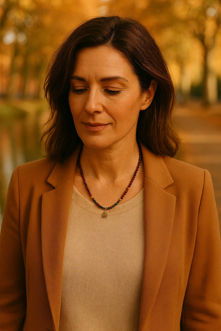 collier en pierre gemme de grenat et de zoisite et pendentif en tourmaline